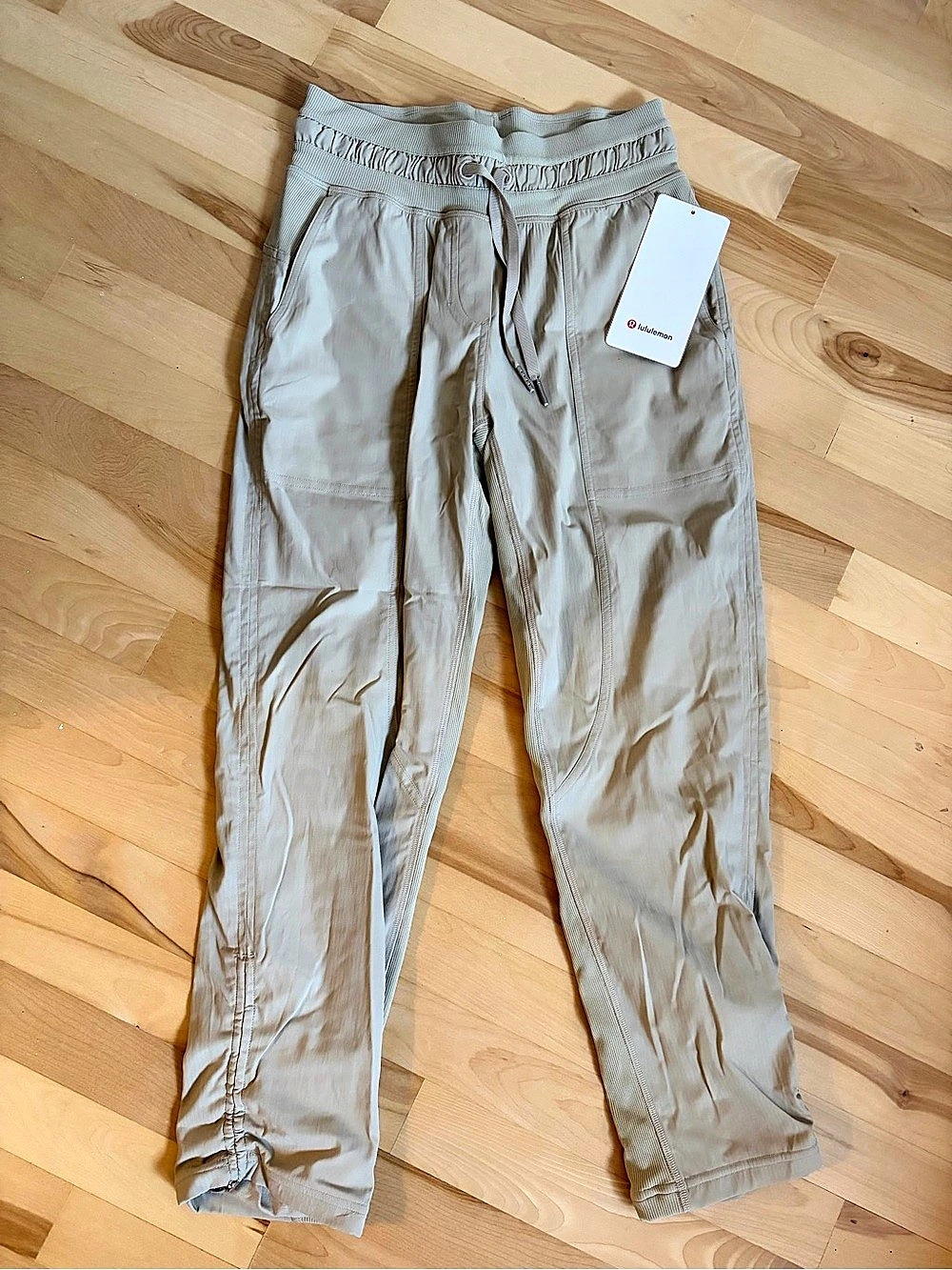 Lululemon Dance Studio Mid-Rise Crop 25" - 64cm in Mojave Tan size 2